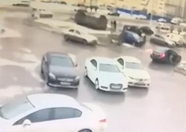 Бизнесмен ранен при взрыве автомобиля в Ростове-на-Дону: видео